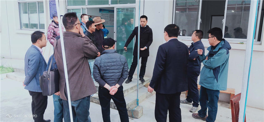 西南督查組在自治區(qū)、日喀則市、吉隆縣、吉隆鎮(zhèn)有關(guān)領(lǐng)導(dǎo)的陪同下對吉隆鎮(zhèn)污水處理廠檢查工作